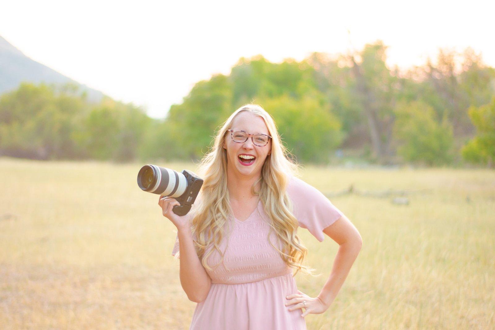 Kaylee-with-camera-in-hand